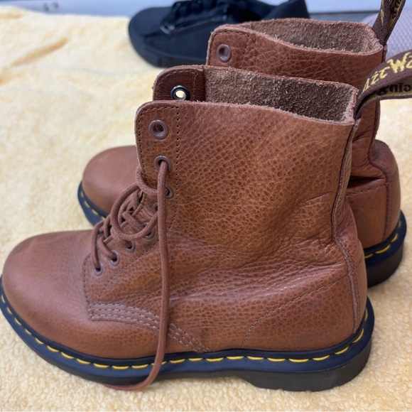 Dr Martin’s 1460 Pascal Brown Nubuck leather Boots Size 7 good condition. - Picture 4 of 6